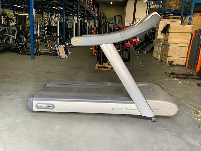 Technogym classic run 700 led loopband - afbeelding 1 van  4