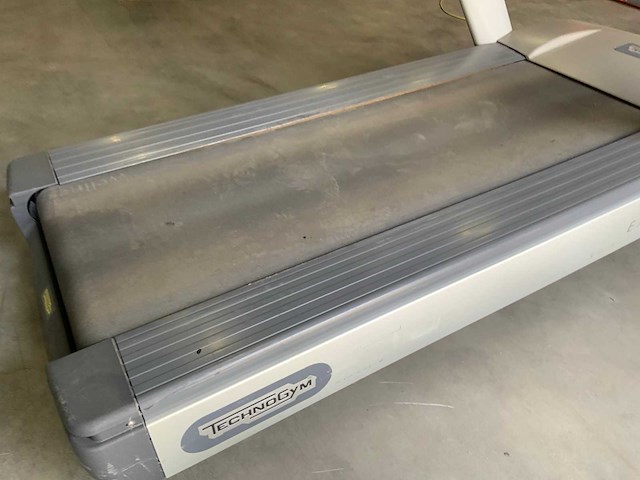 Technogym classic run 700 led loopband - afbeelding 3 van  4