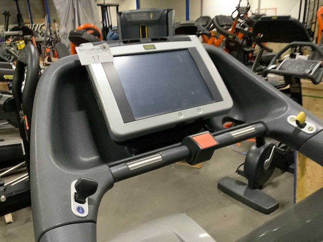 Technogym classic run 700ie tv loopband - afbeelding 2 van  6