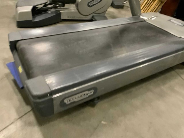 Technogym classic run 700ie tv loopband - afbeelding 1 van  6