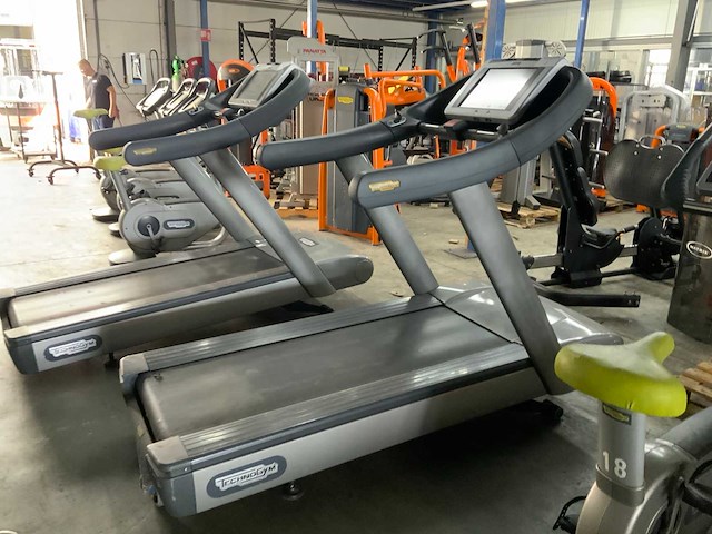 Technogym classic run 700ie tv loopband - afbeelding 4 van  5