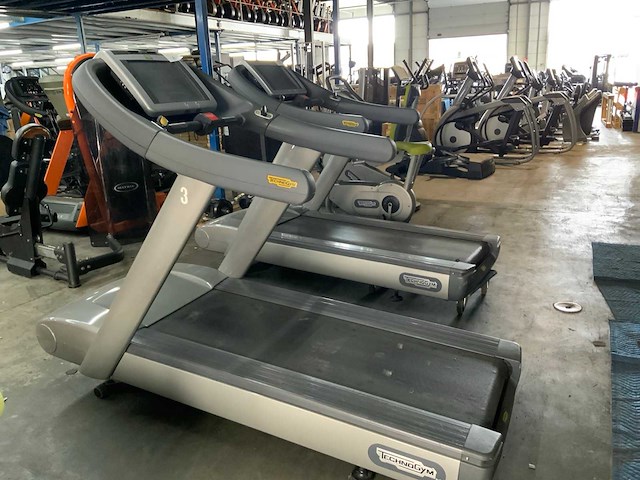 Technogym classic run 700ie tv loopband - afbeelding 5 van  6