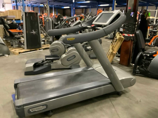 Technogym classic run 700ie tv loopband - afbeelding 1 van  6