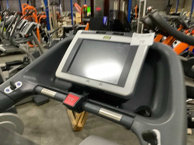 Technogym classic run 700ie tv loopband - afbeelding 4 van  6