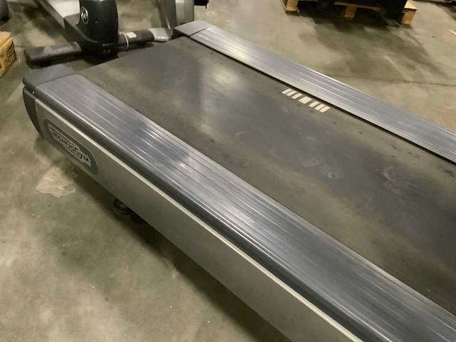 Technogym classic run 700ie tv loopband - afbeelding 3 van  5