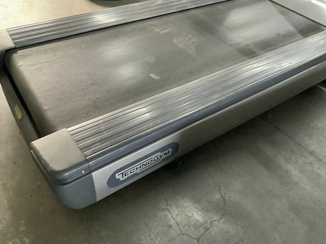 Technogym classic run 700ie tv loopband - afbeelding 4 van  6