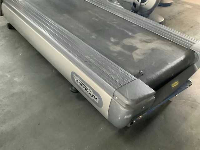 Technogym classic run 700ie tv loopband - afbeelding 5 van  5