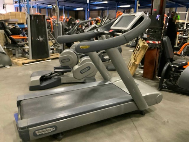 Technogym classic run 700ie tv loopband - afbeelding 1 van  4