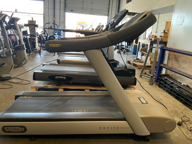 Technogym classic run 700led loopband - afbeelding 2 van  4