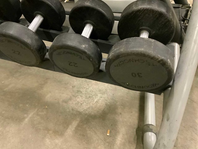 Technogym diversen dumbells krachtstation - afbeelding 3 van  5