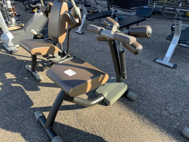 Technogym easyfit armcurl en extensie krachtstation - afbeelding 1 van  3