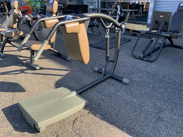 Technogym easyfit squat apparaat krachtstation - afbeelding 2 van  4