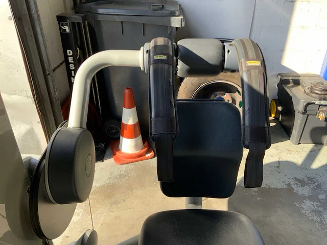 Technogym element abdominal crunch krachtstation - afbeelding 3 van  5