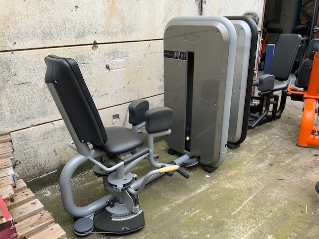 Technogym element adductie machine krachtstation - afbeelding 1 van  6