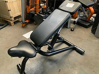 Technogym element adjustable bench krachtstation - afbeelding 2 van  4