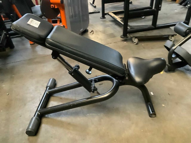 Technogym element adjustable bench krachtstation - afbeelding 4 van  4