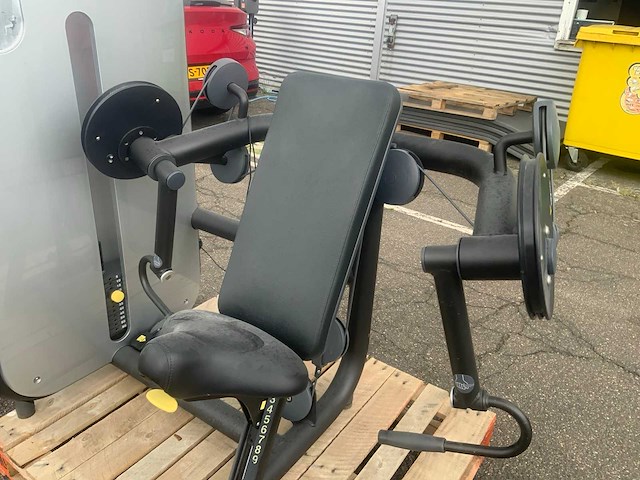 Technogym element arm curl krachtstation - afbeelding 2 van  5