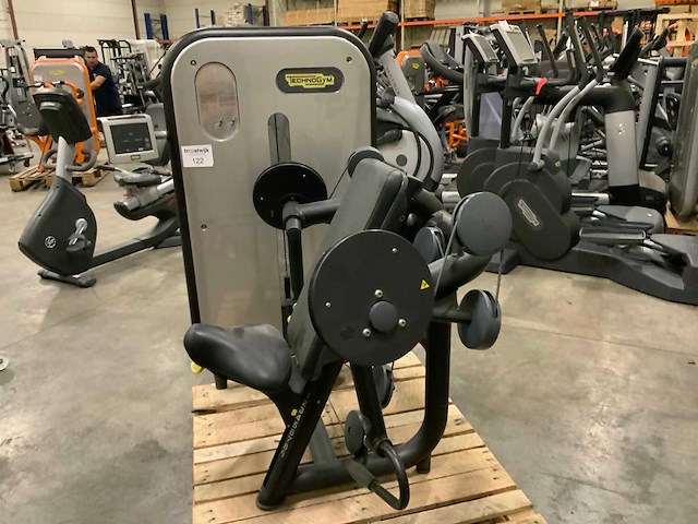 Technogym element arm curl krachtstation - afbeelding 2 van  5