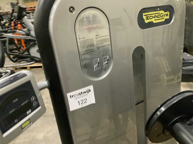 Technogym element arm curl krachtstation - afbeelding 3 van  5