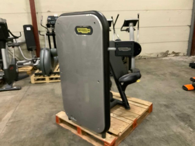 Technogym element arm curl krachtstation - afbeelding 5 van  5