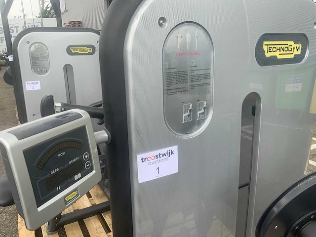 Technogym element arm curl krachtstation - afbeelding 3 van  4