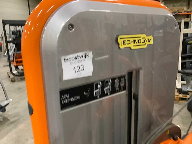 Technogym element arm extension krachtstation - afbeelding 2 van  5