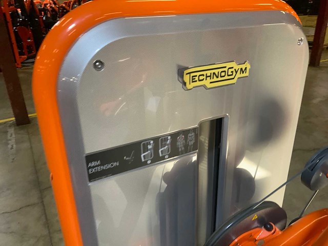 Technogym element arm extension krachtstation - afbeelding 2 van  6