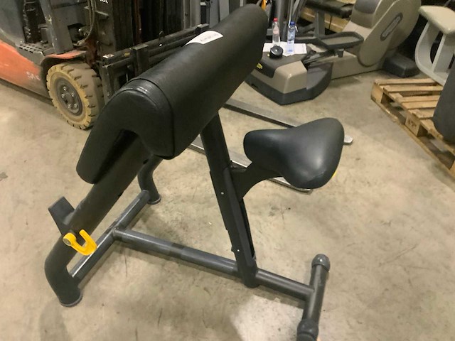 Technogym element biceps curl krachtstation - afbeelding 3 van  4