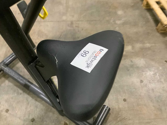 Technogym element biceps curl krachtstation - afbeelding 2 van  4