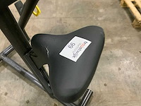 Technogym element biceps curl krachtstation - afbeelding 2 van  4