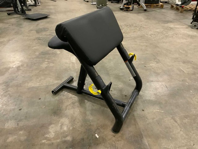 Technogym element biceps curl krachtstation - afbeelding 3 van  4