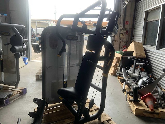 Technogym element chestpress krachtstation - afbeelding 2 van  6