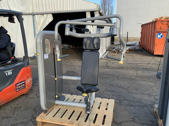 Technogym element chestpress krachtstation - afbeelding 1 van  6