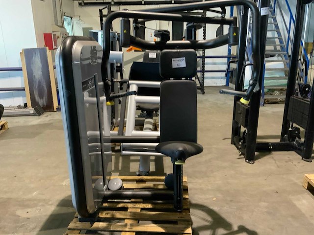 Technogym element chestpress krachtstation - afbeelding 1 van  4