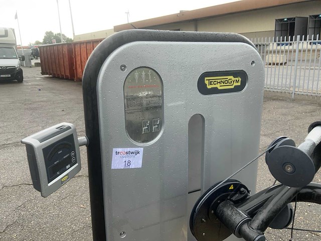 Technogym element chestpress krachtstation - afbeelding 2 van  4