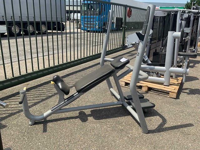 Technogym element incline bench press krachtstation - afbeelding 1 van  5