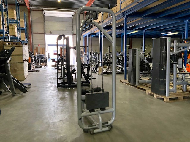 Technogym element lat pulley krachtstation - afbeelding 4 van  4