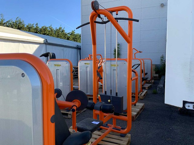 Technogym element lat pulley krachtstation - afbeelding 1 van  4