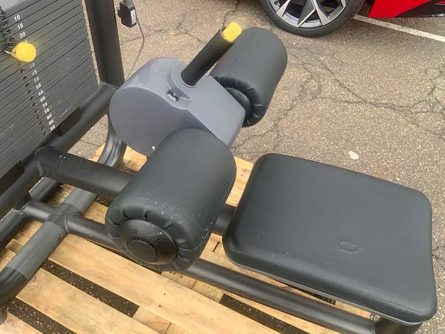 Technogym element lat pulley krachtstation - afbeelding 2 van  3