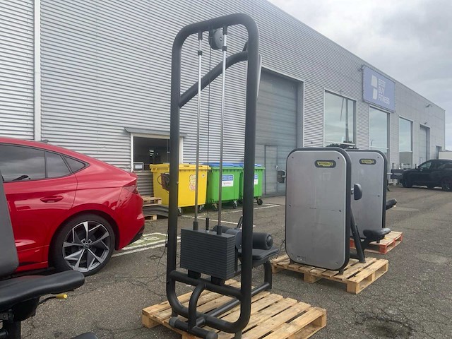 Technogym element lat pulley krachtstation - afbeelding 3 van  3
