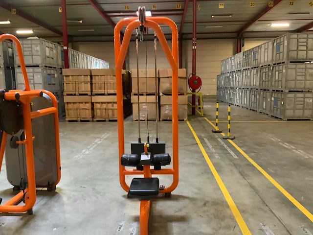 Technogym element lat pulley krachtstation - afbeelding 2 van  3