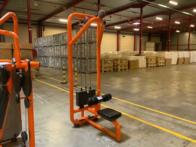 Technogym element lat pulley krachtstation - afbeelding 3 van  3