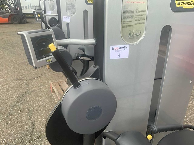 Technogym element legextension krachtstation - afbeelding 2 van  6