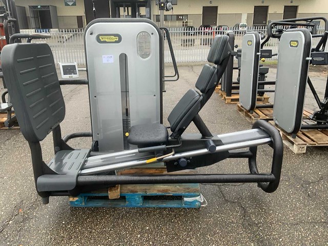 Technogym element legpress krachtstation - afbeelding 1 van  5