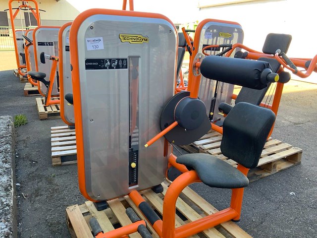 Technogym element lower back krachtstation - afbeelding 1 van  5