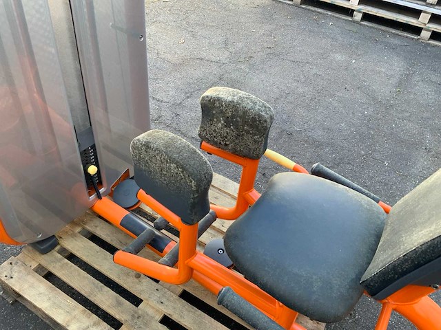 Technogym element lower back krachtstation - afbeelding 2 van  6