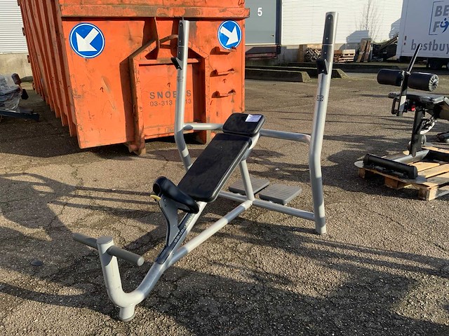 Technogym element olympische incline bench krachtstation - afbeelding 1 van  6