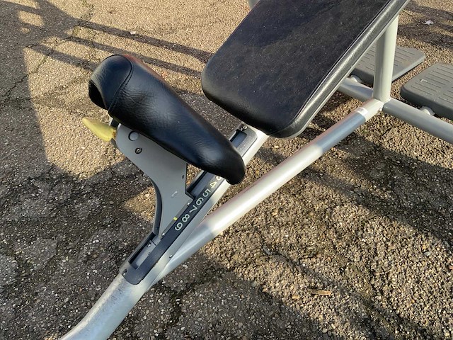 Technogym element olympische incline bench krachtstation - afbeelding 2 van  6