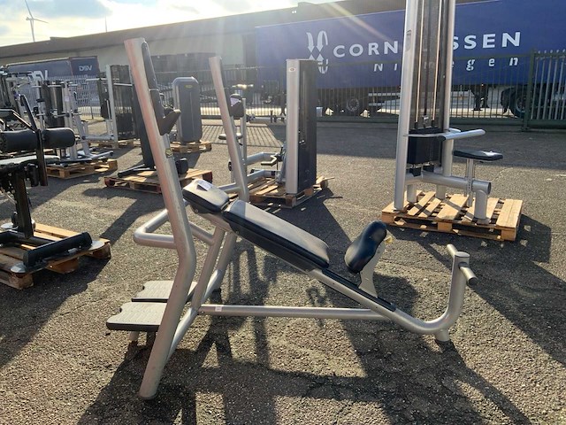Technogym element olympische incline bench krachtstation - afbeelding 5 van  6