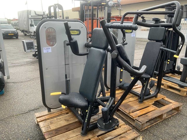 Technogym element pectoral krachtstation - afbeelding 1 van  7